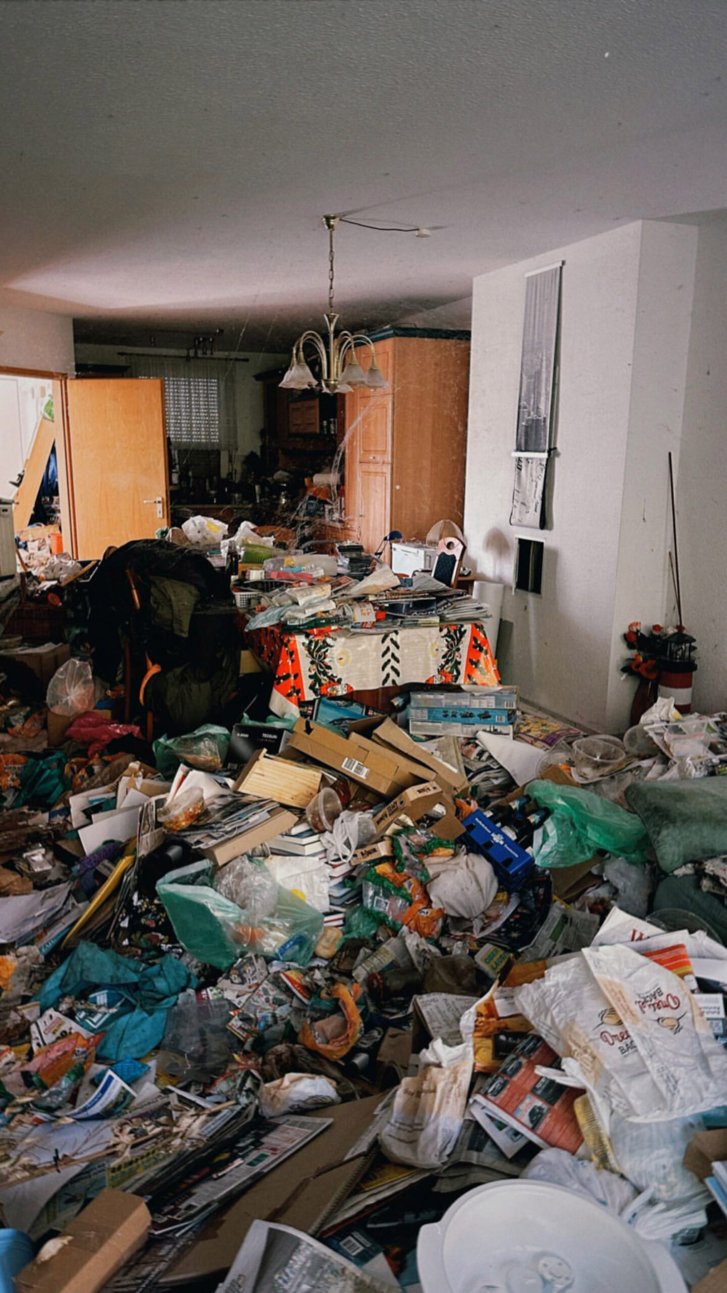 Hoarder Leaves Germany’s Hottest Cop’s Flat A…