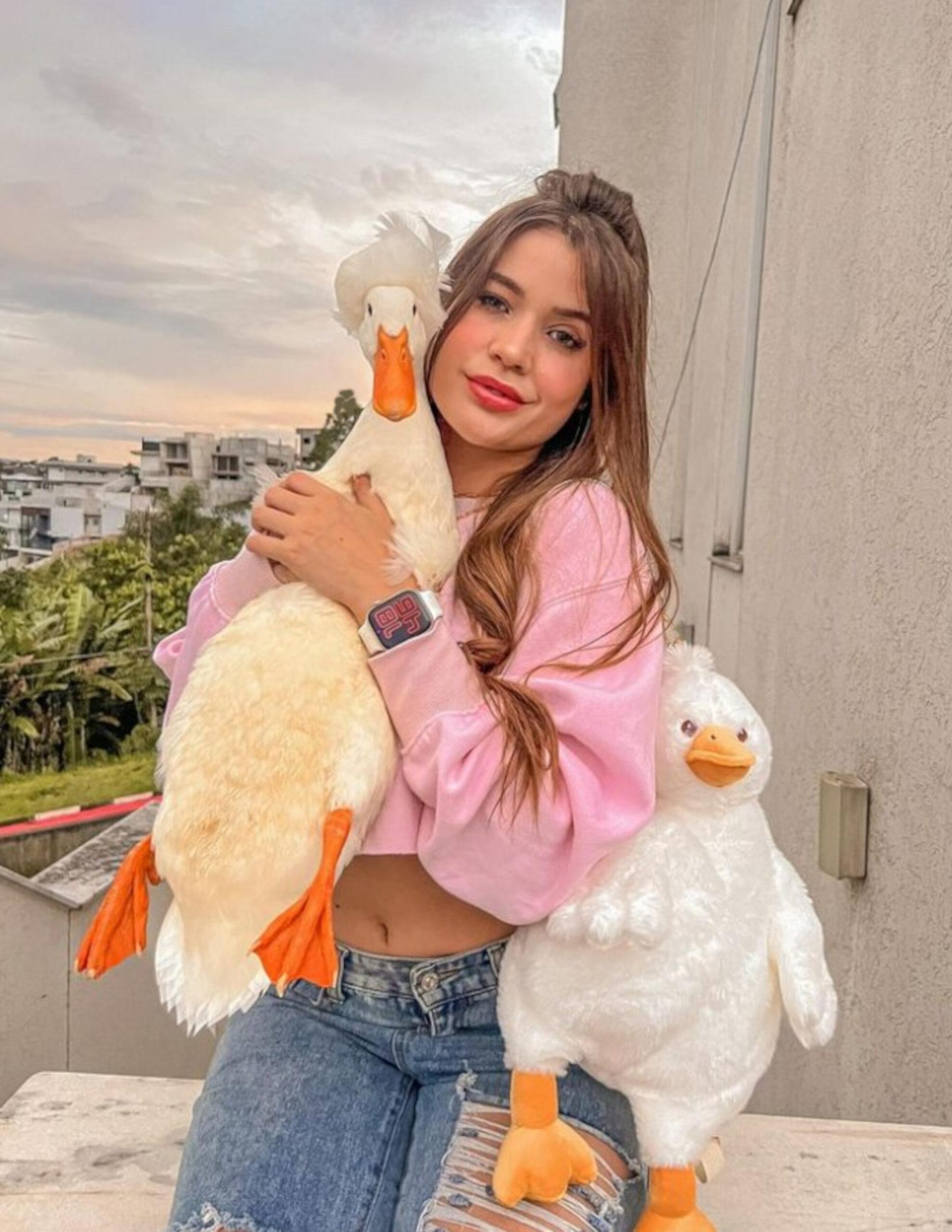 Read more about the article Influencer Whose Pet Duck Was Stolen Ditches Reward Offer After Receiving Thousands Of Calls