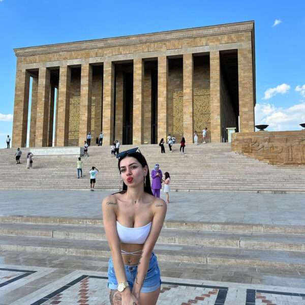  Influencer Slammed For Racy Poses At Grave Of Turkey’s Founding Father
