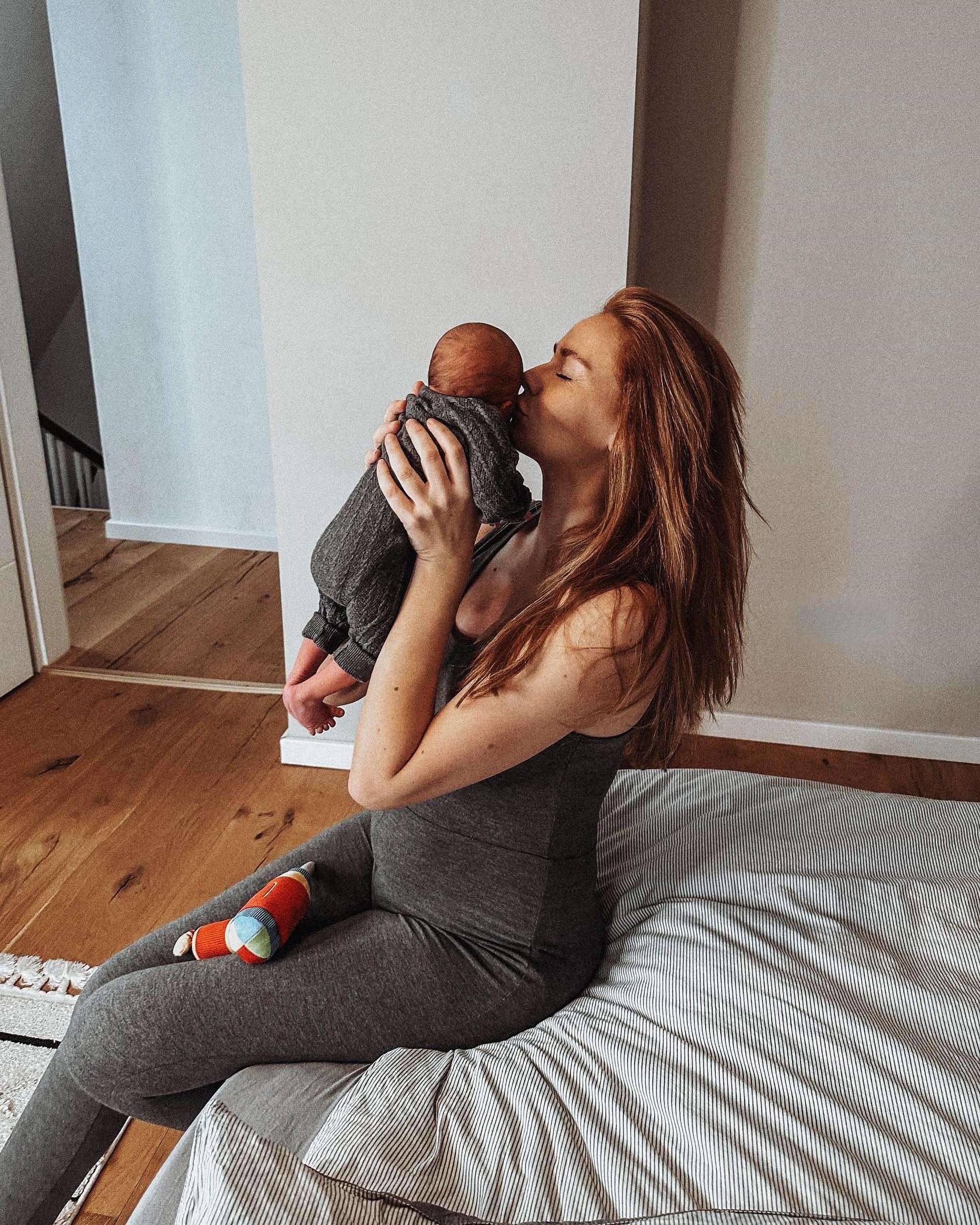 Read more about the article Stunning DIY Influencer Gives Birth