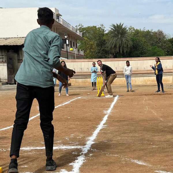 Becks Plays Gully Cricket With Indian Kids