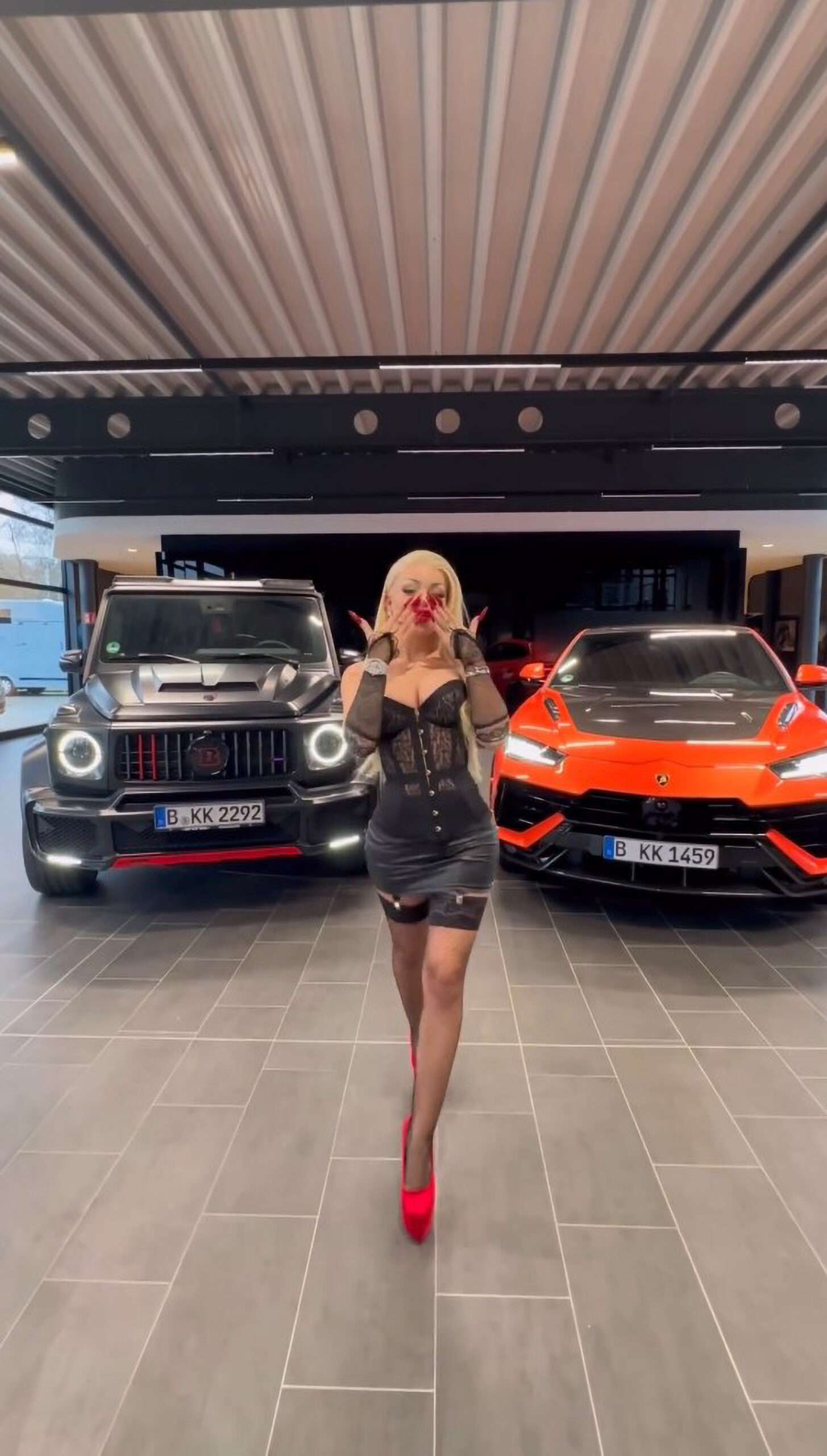 Read more about the article OnlyFans Star Buys Two Luxury Motors