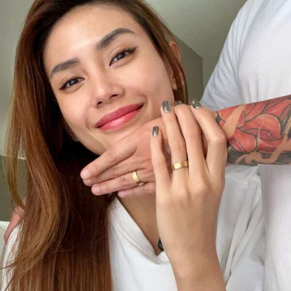 Supermodel Turned Down When She Proposed To Boyfriend With Matching Rings