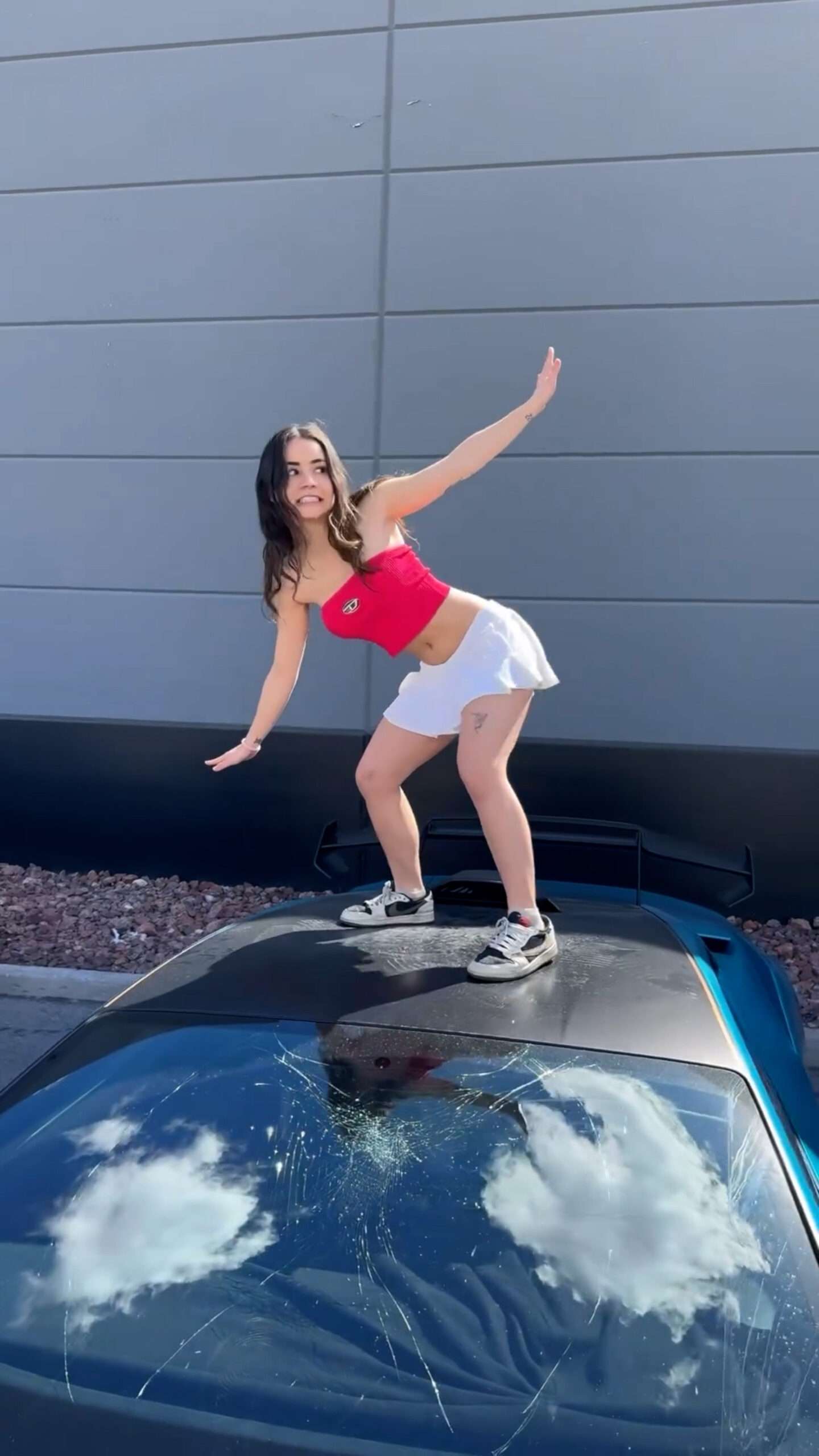 Read more about the article OnlyFans Beauty Trashes GBP 260k Lambo Dancing On Roof
